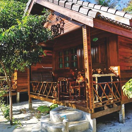 Chareena Beachside Koh Lipe Exterior photo